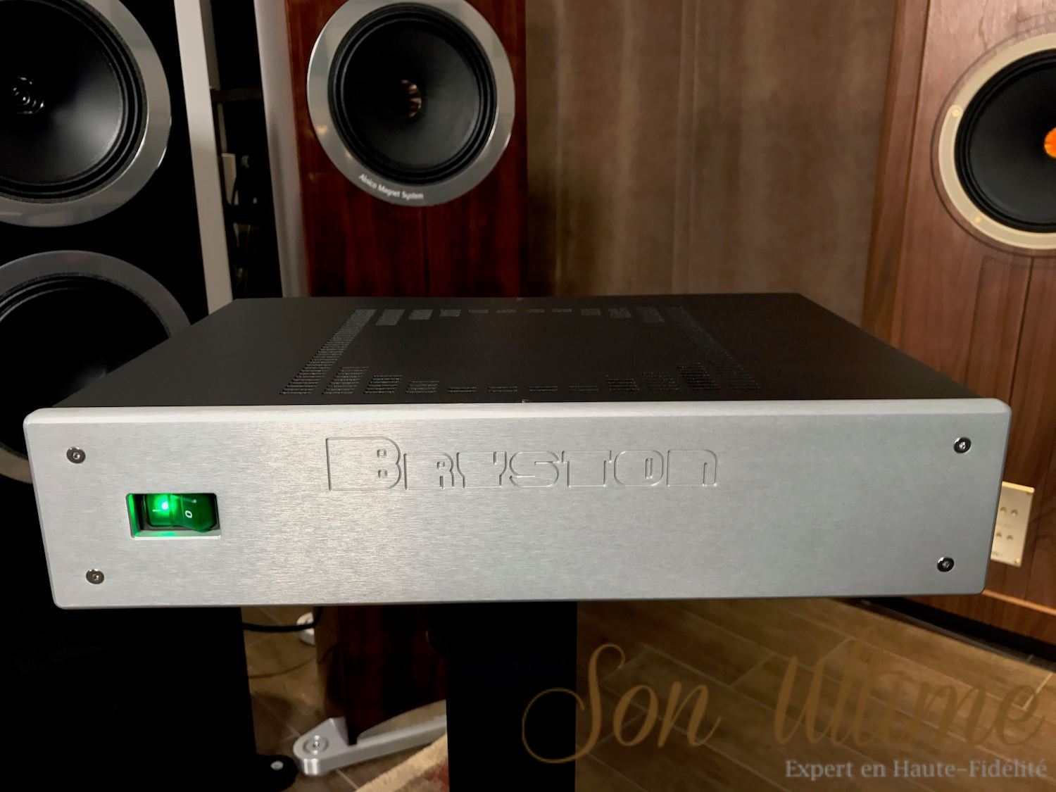 BIT15 Silver 17in GreenLEDs (Used Sold)