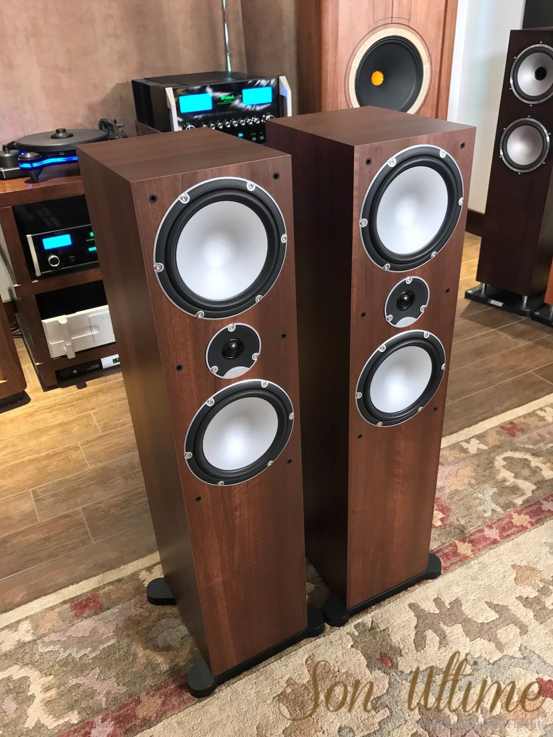 Mercury 7.4 Walnut (Used Sold)