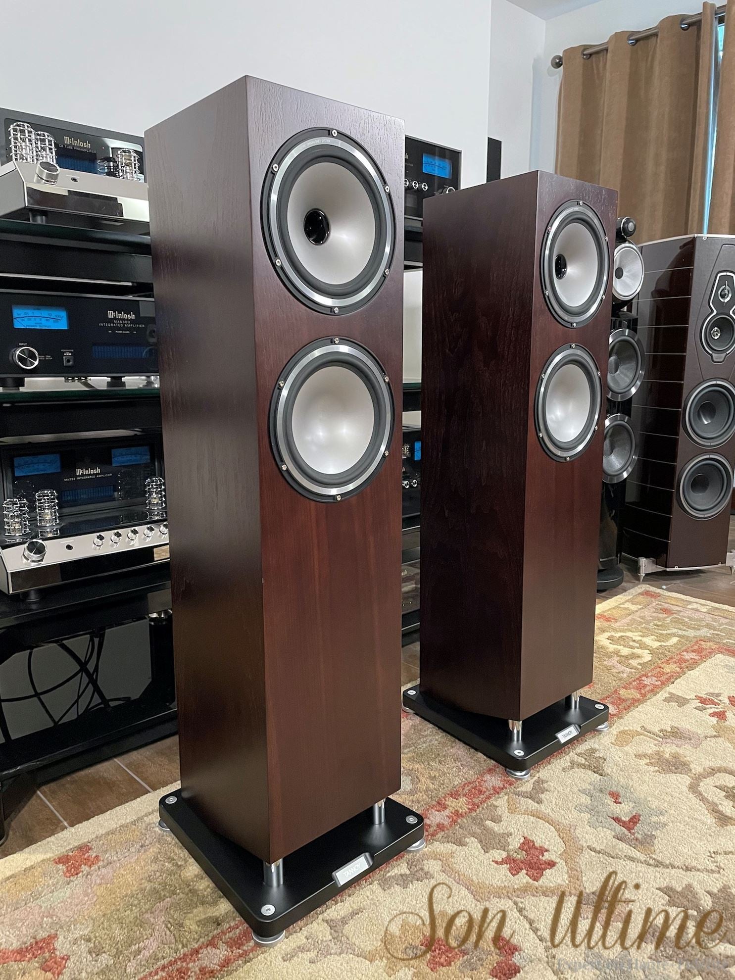 Revolution XT 8F Walnut (Used Sold)