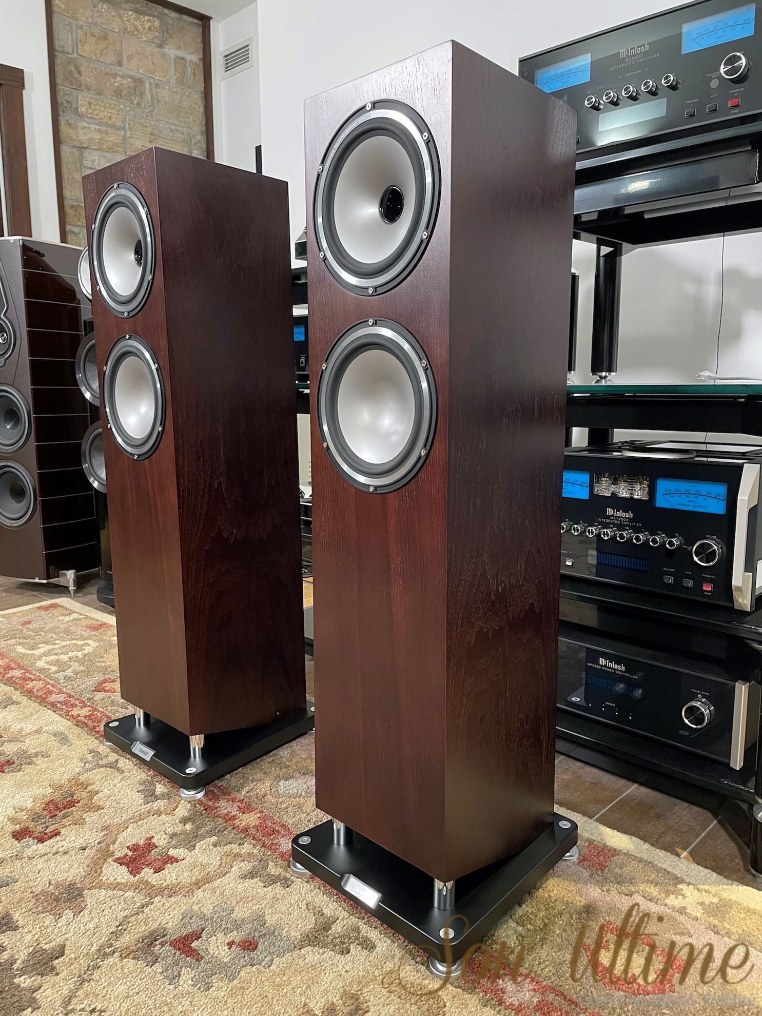Revolution XT 8F Walnut (Used Sold)