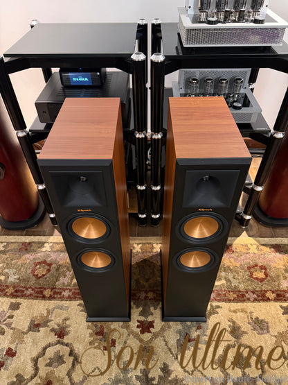 RP-260F Walnut (Occasion)